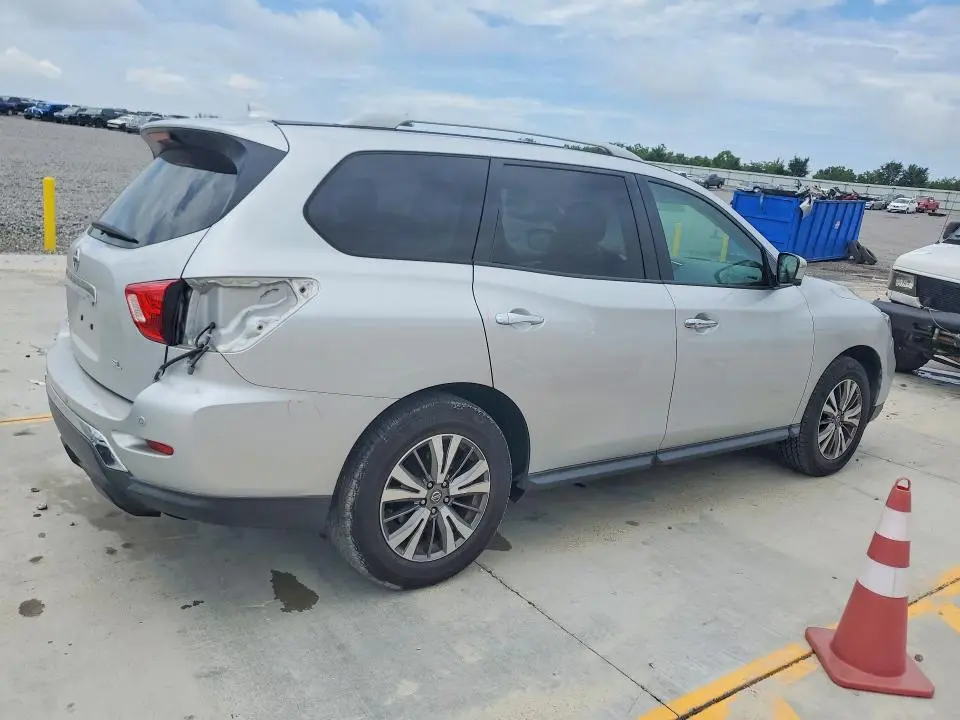 2019 NISSAN PATHFINDER SL  
