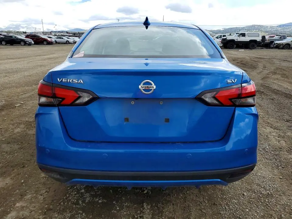 2022 NISSAN VERSA SV  