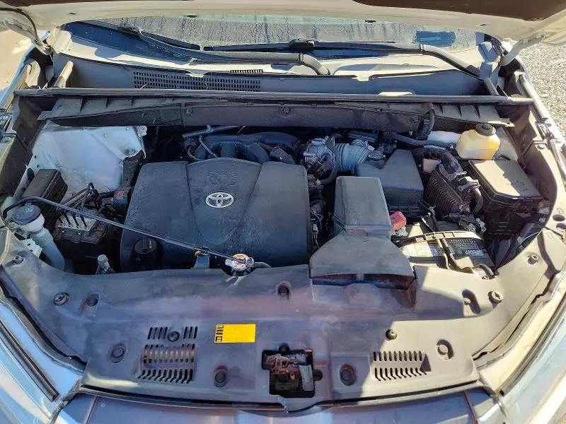 2018 TOYOTA HIGHLANDER SE  