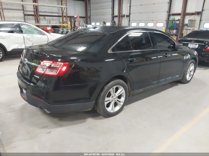 2015 FORD TAURUS SE