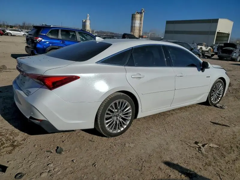 2019 TOYOTA AVALON XLE  