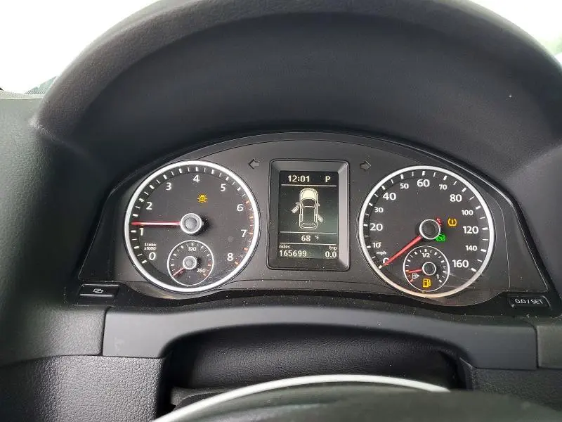 2011 VOLKSWAGEN TIGUAN S  