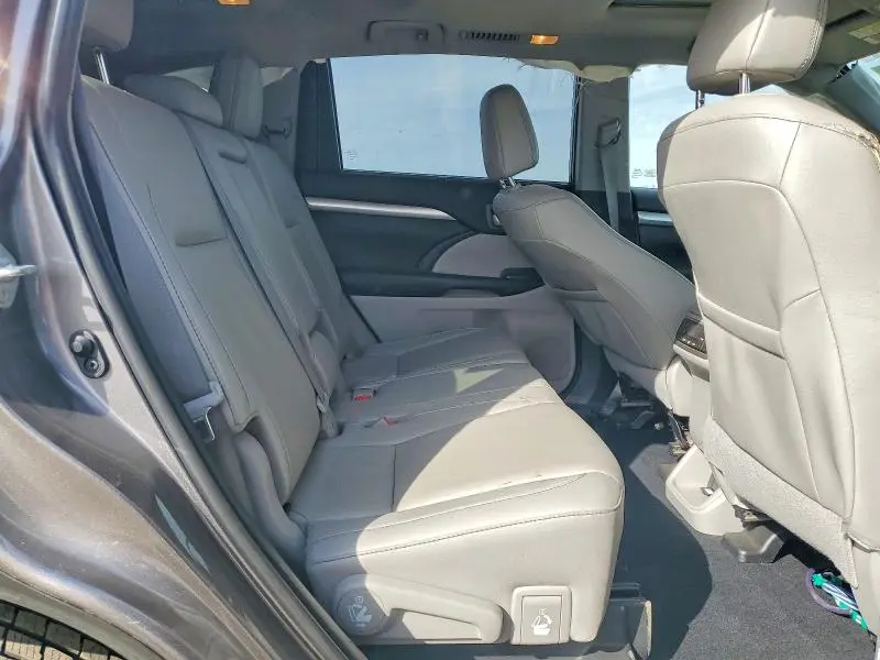 2019 TOYOTA HIGHLANDER XLE  