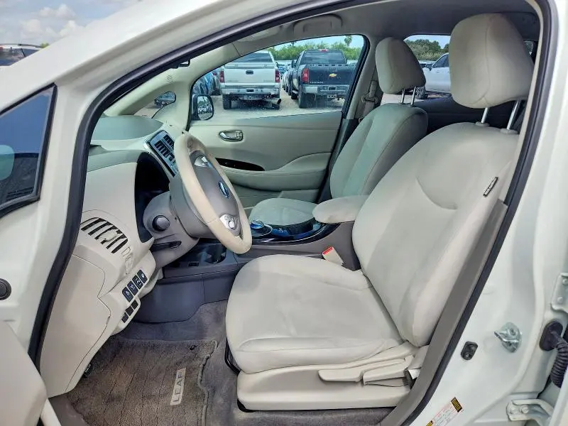 2015 NISSAN LEAF SV  