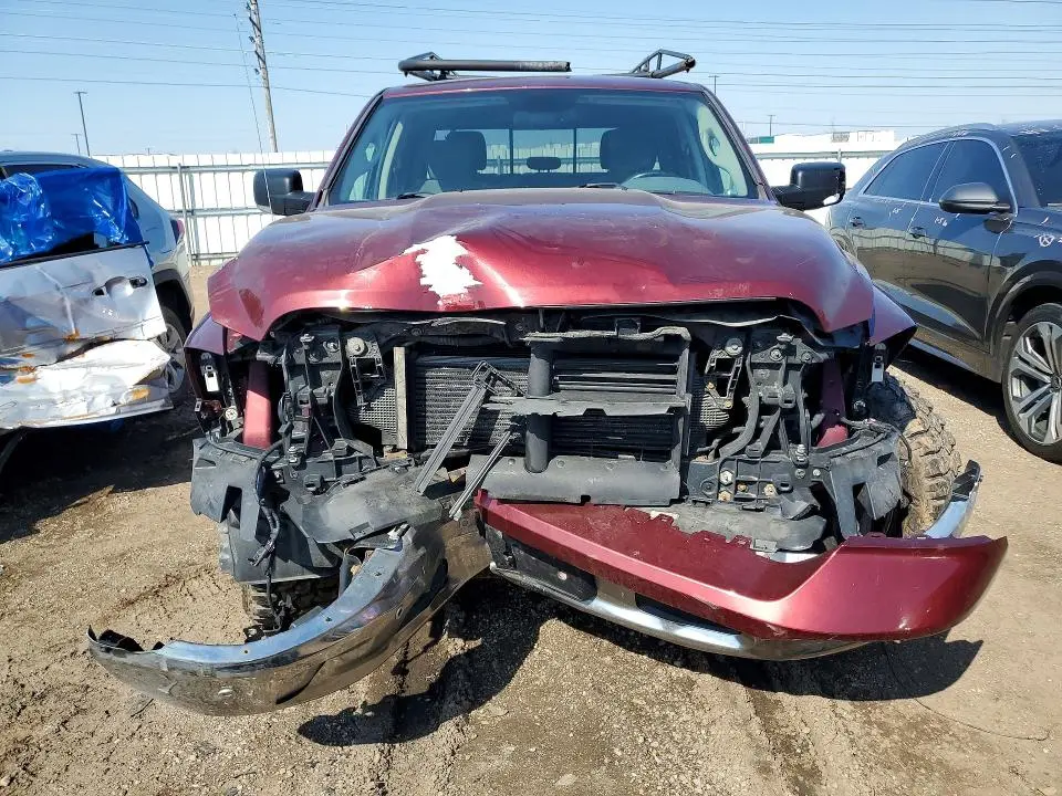 2016 RAM 1500 SLT  