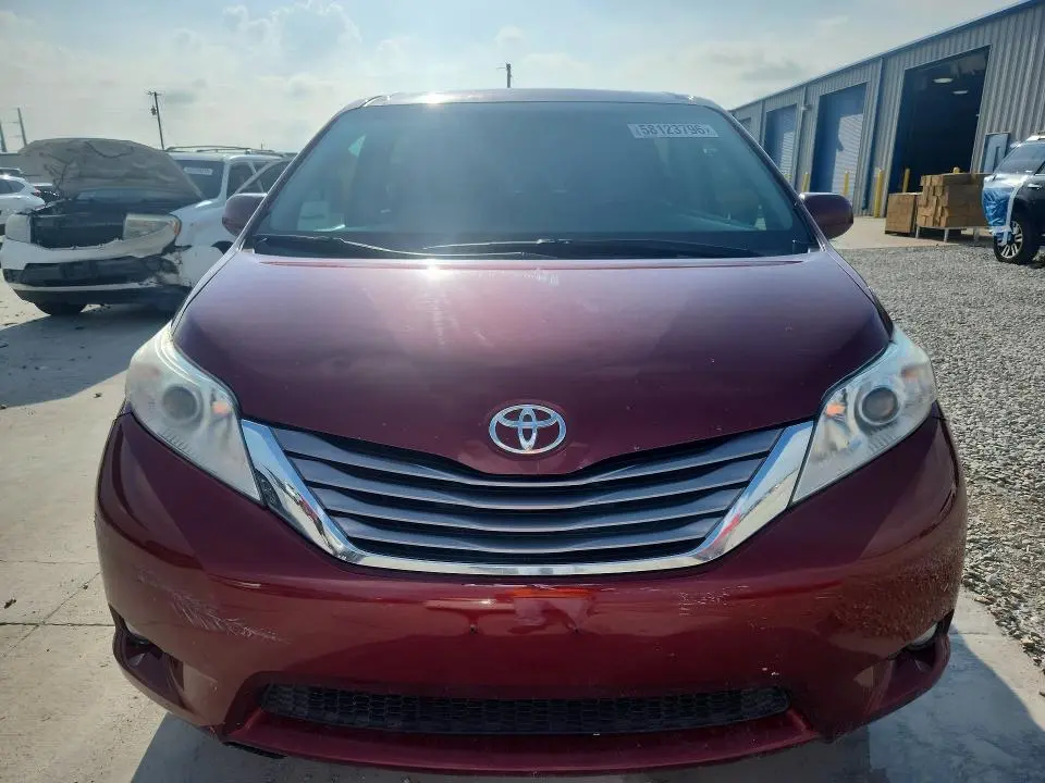 2017 TOYOTA SIENNA XLE PREMIUM 7-PASSENGER  