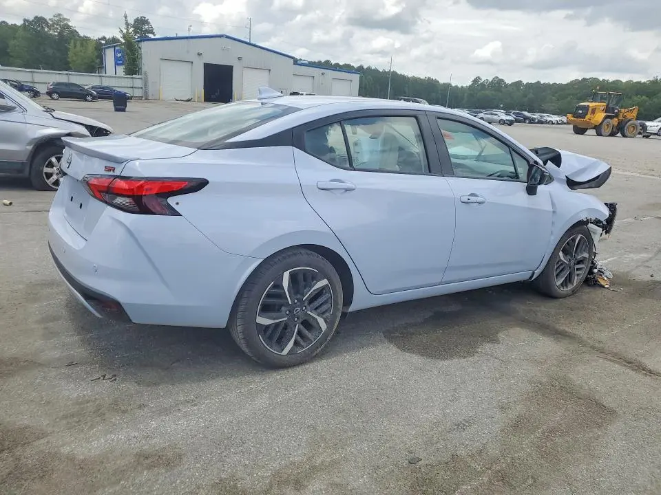 2023 NISSAN VERSA SR  