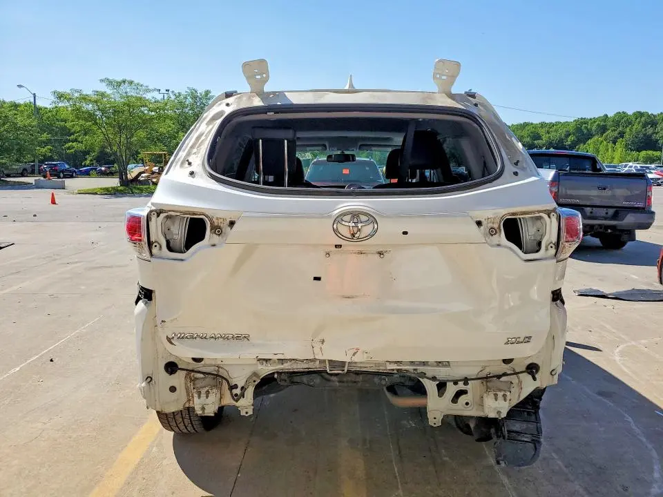 2016 TOYOTA HIGHLANDER XLE  