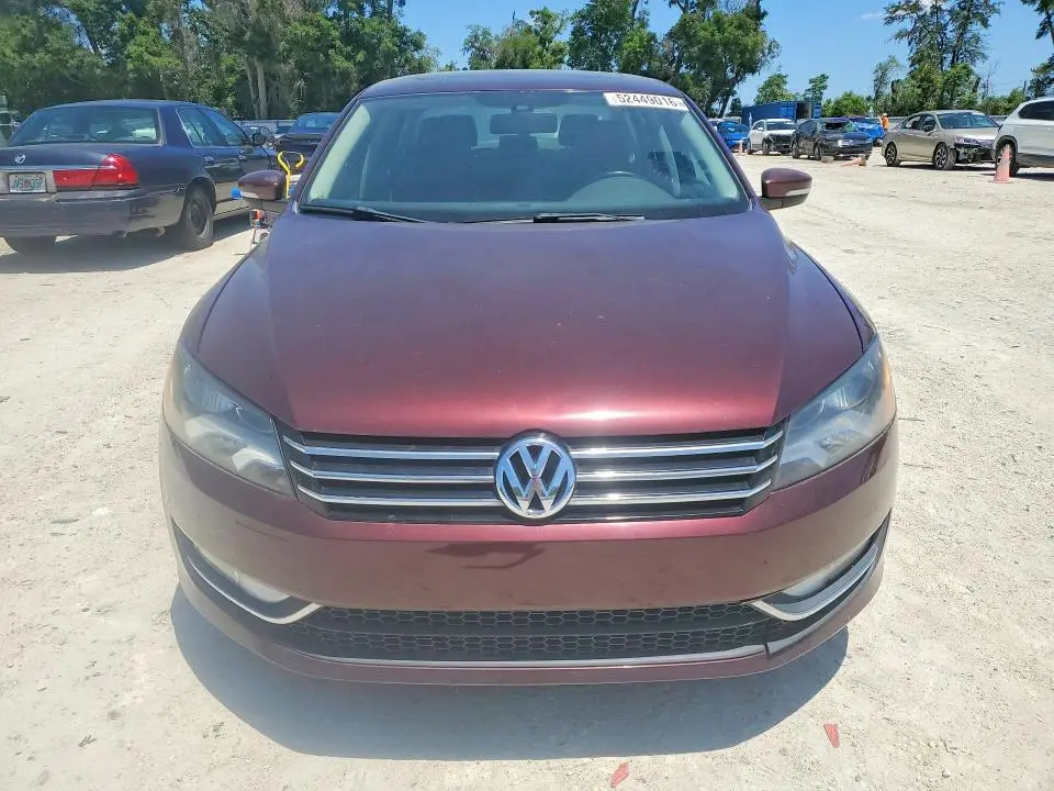 2013 VOLKSWAGEN PASSAT SE  