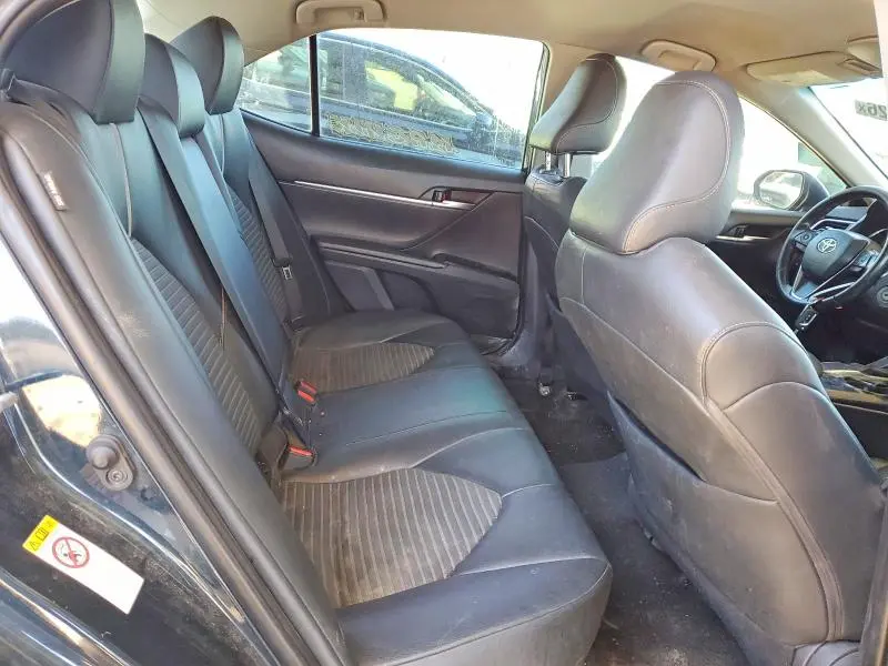 2018 TOYOTA CAMRY SE  