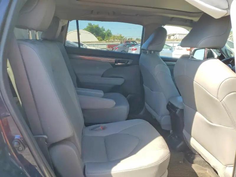 2021 TOYOTA HIGHLANDER PLATINUM  