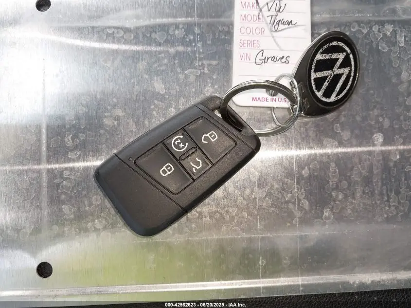 2023 VOLKSWAGEN TIGUAN 2.0T SE