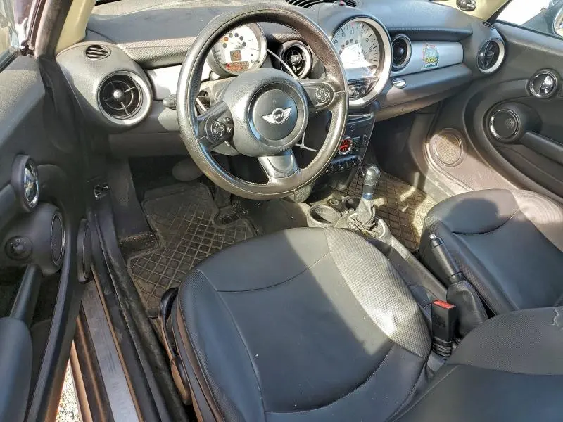 2011 MINI COOPER   