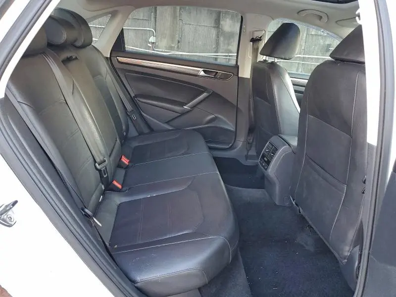 2017 VOLKSWAGEN PASSAT SE  