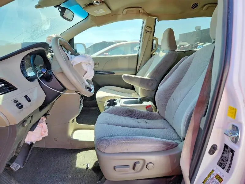 2011 TOYOTA SIENNA LE  