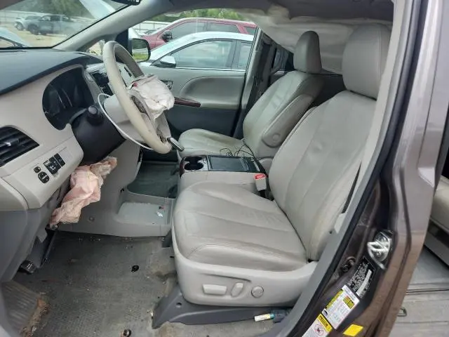 2014 TOYOTA SIENNA XLE  
