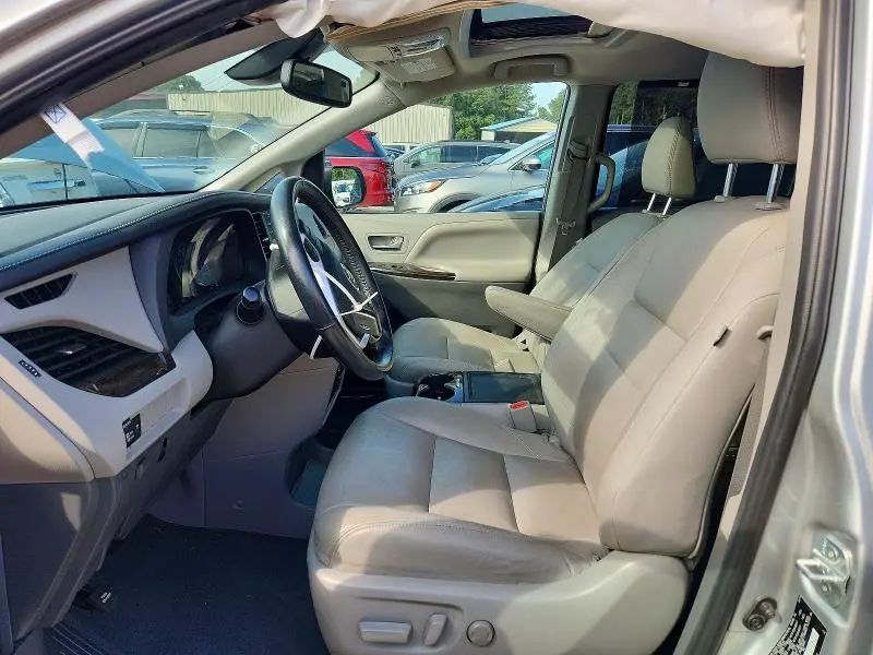 2020 TOYOTA SIENNA XLE 8-PASSENGER  