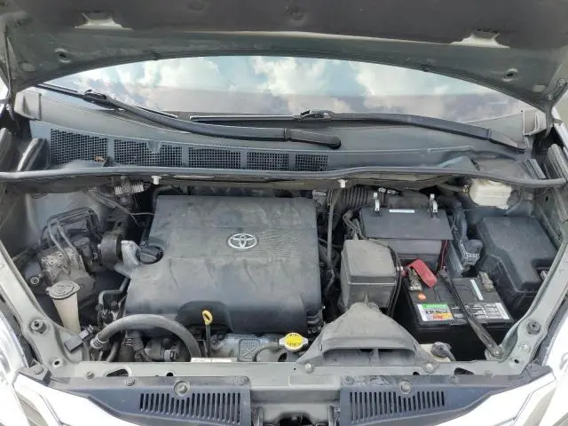 2013 TOYOTA SIENNA XLE  