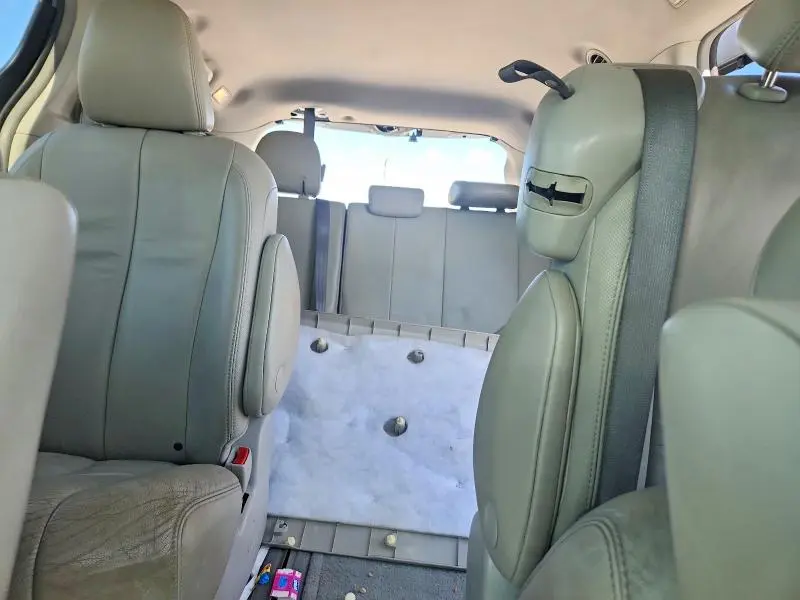 2013 TOYOTA SIENNA XLE 8-PASSENGER  