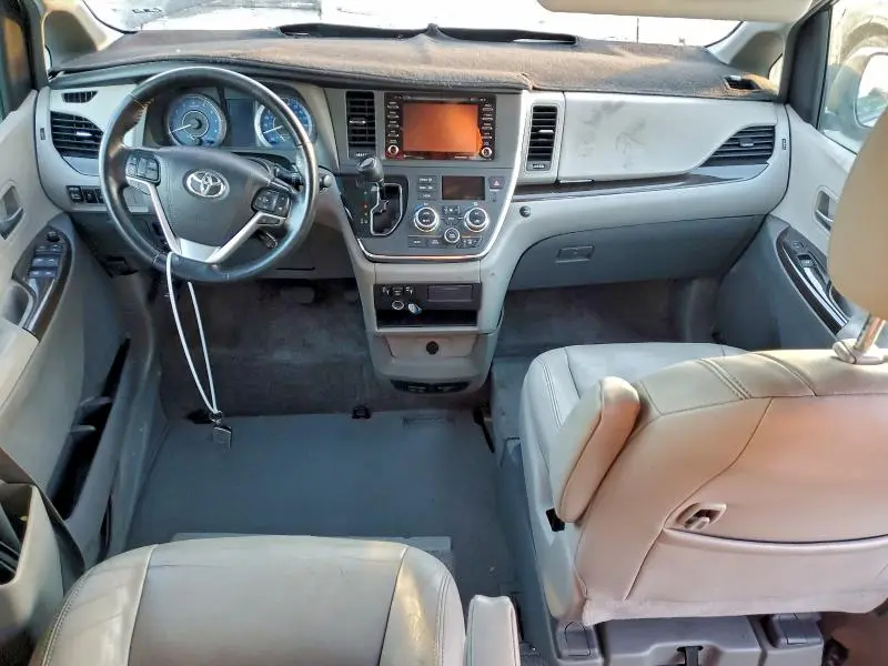 2019 TOYOTA SIENNA XLE  