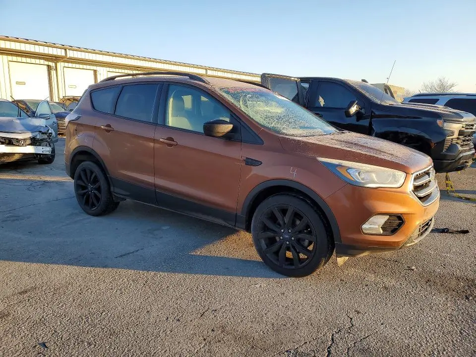 2017 FORD ESCAPE SE  