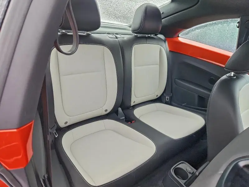 2019 VOLKSWAGEN BEETLE SE  