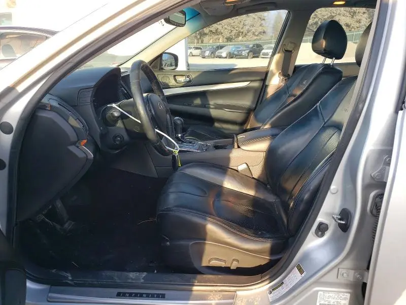 2011 INFINITI G37   