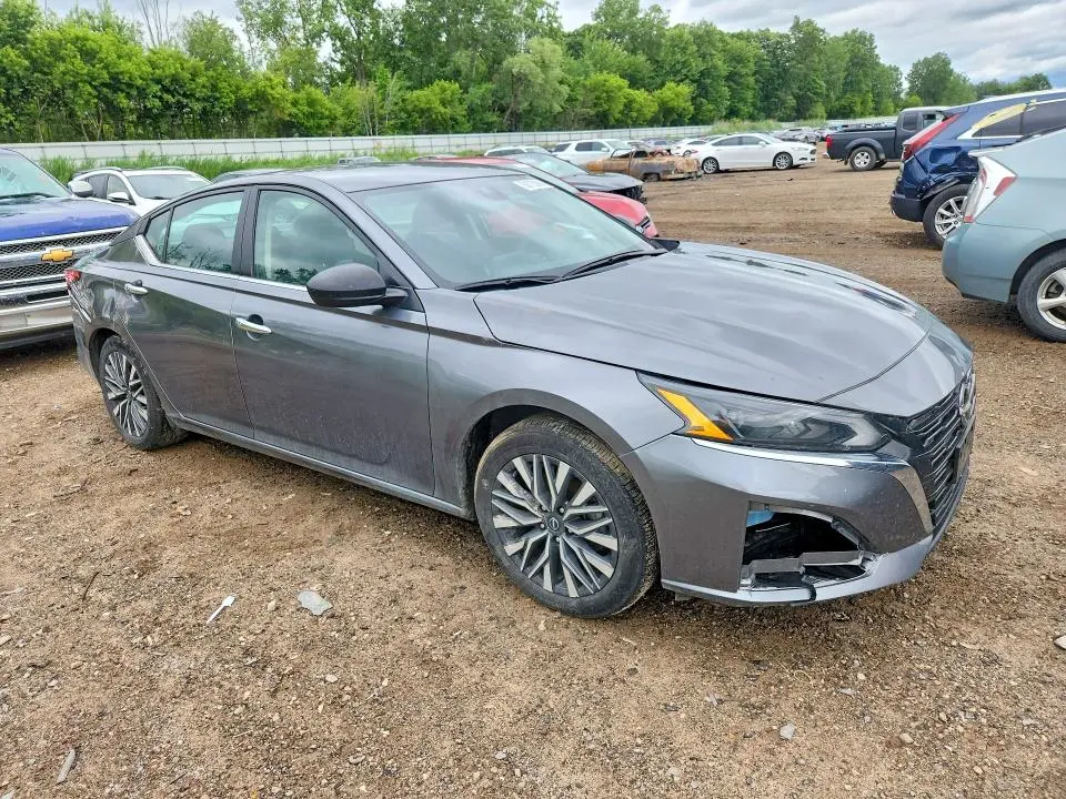 2024 NISSAN ALTIMA SV  