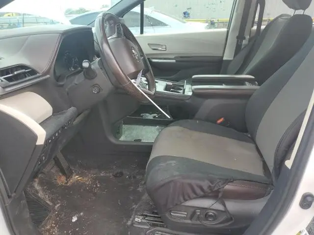 2022 TOYOTA SIENNA LIMITED  