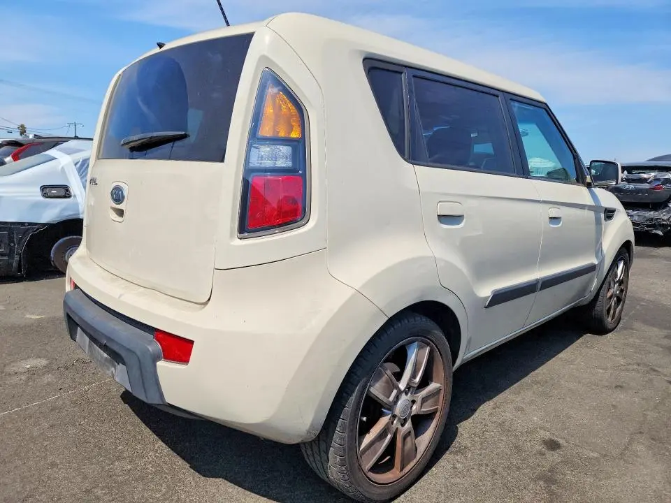 2010 KIA SOUL +  