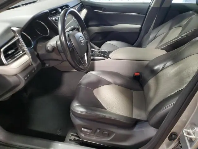 2020 TOYOTA CAMRY XLE  