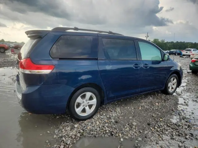 2011 TOYOTA SIENNA LE  