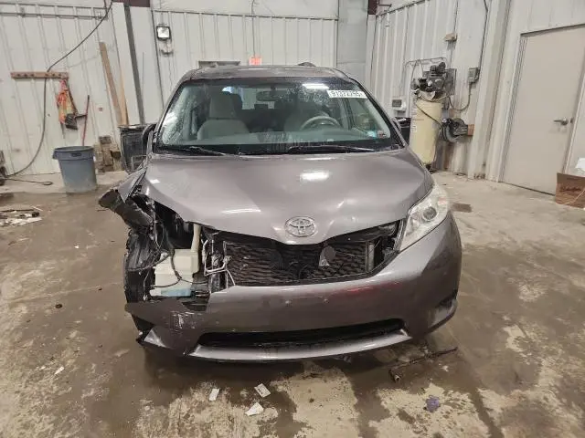 2013 TOYOTA SIENNA LE  