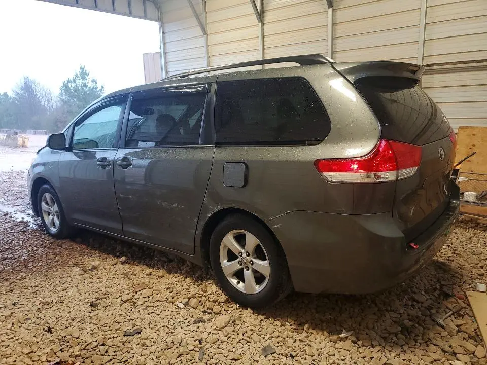 2011 TOYOTA SIENNA LE 8-PASSENGER  