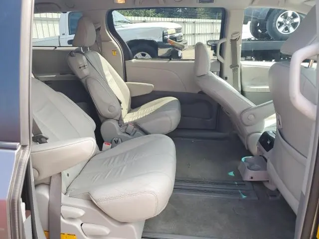 2011 TOYOTA SIENNA XLE  