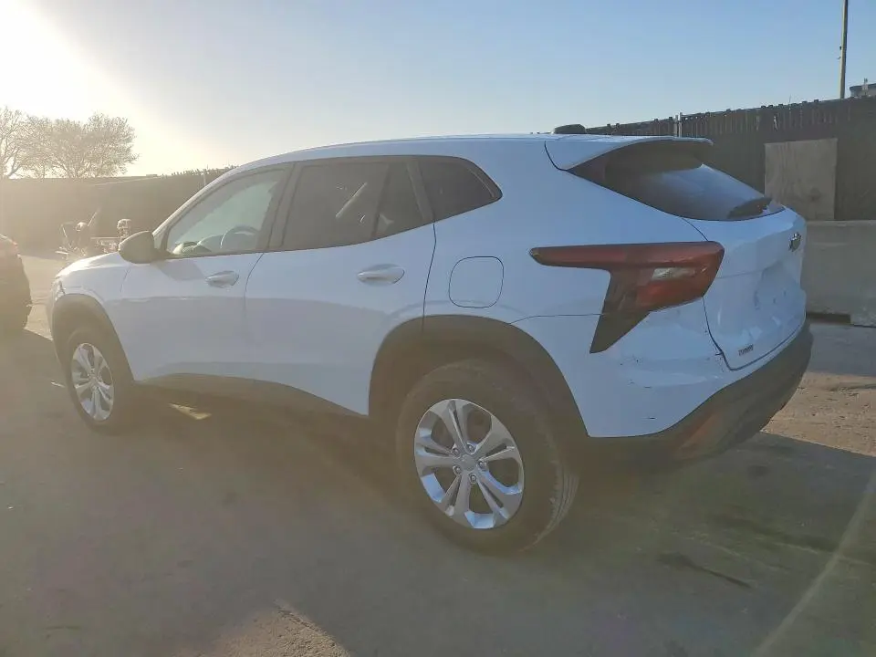 2024 CHEVROLET TRAX LS  