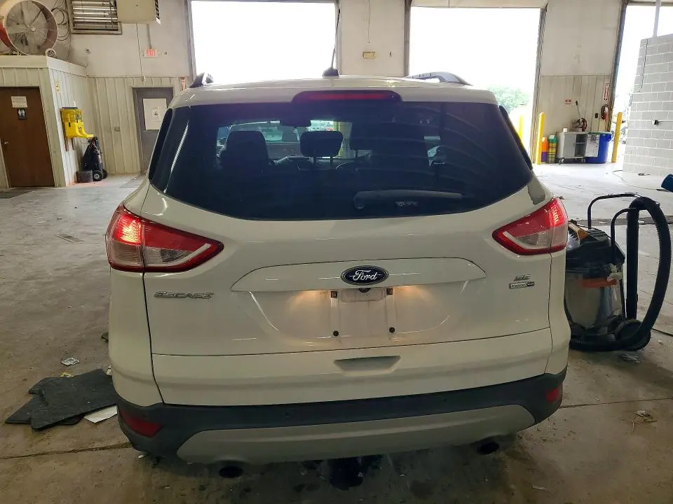 2016 FORD ESCAPE SE  