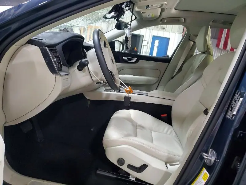 2025 VOLVO XC60 PLUS  