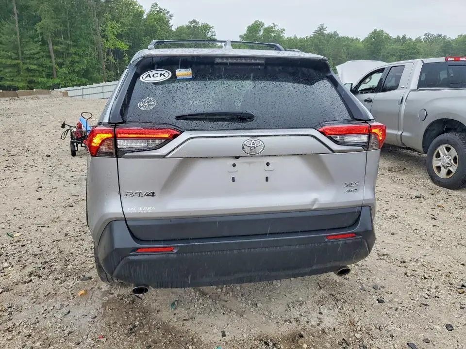 2020 TOYOTA RAV4 XLE  