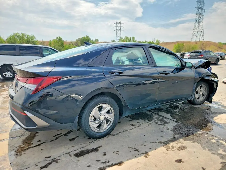 2024 HYUNDAI ELANTRA SE  