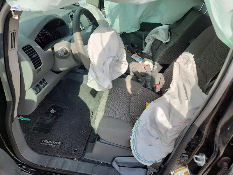 2021 NISSAN FRONTIER SV  