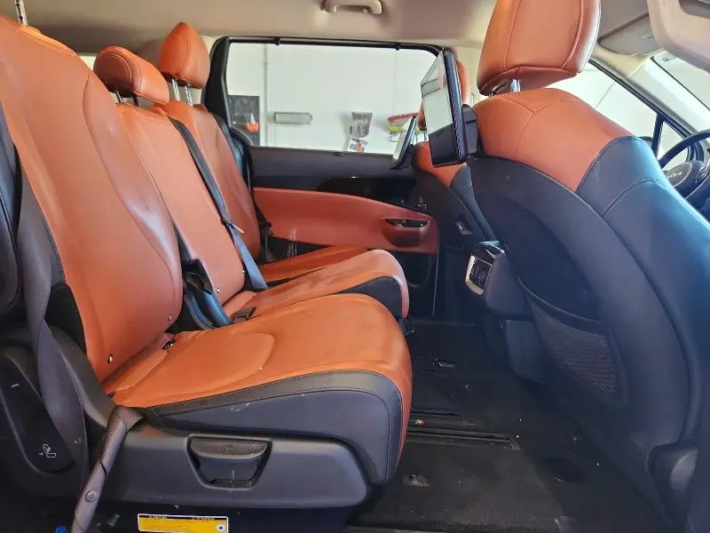 2023 KIA CARNIVAL SX  