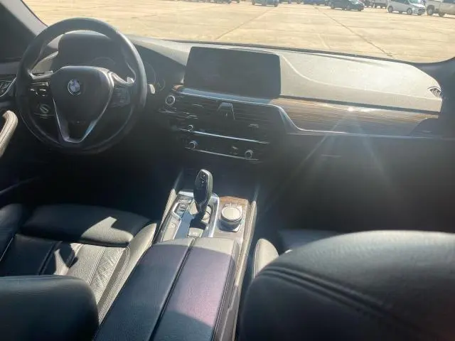 2019 BMW 530E   