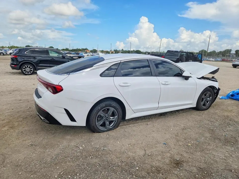 2022 KIA K5 LXS  