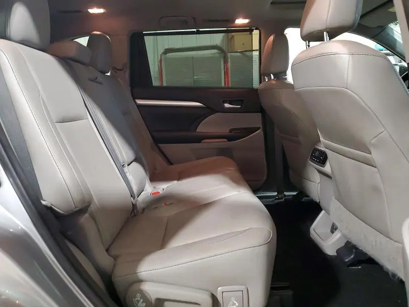 2016 TOYOTA HIGHLANDER XLE  