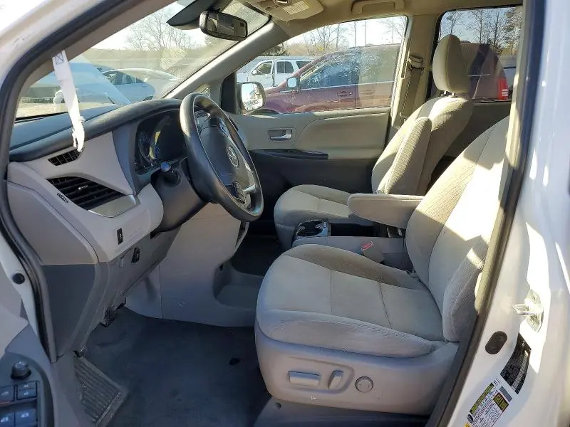 2019 TOYOTA SIENNA LE  