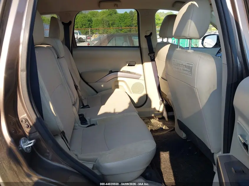 2011 MITSUBISHI OUTLANDER SE