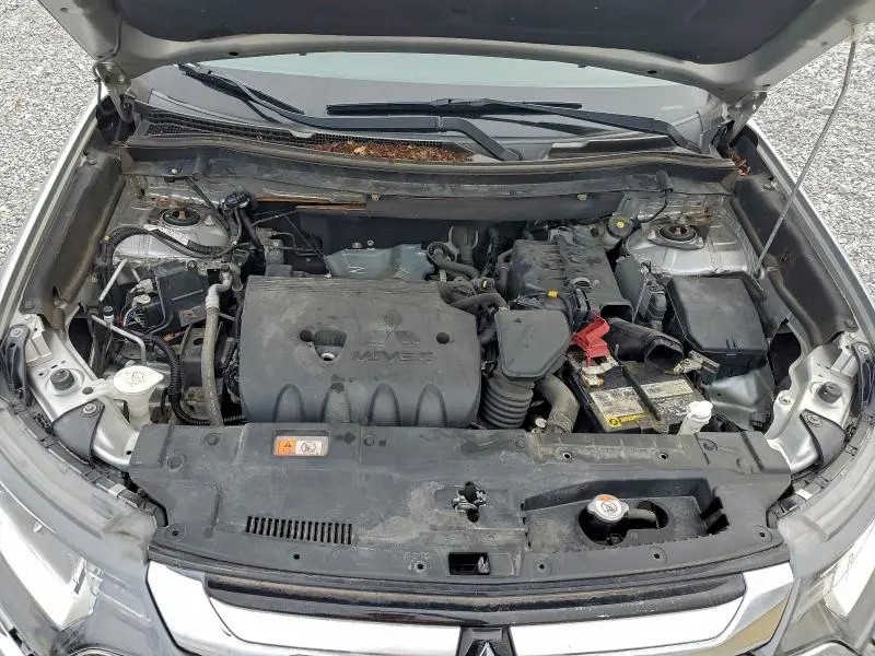 2018 MITSUBISHI OUTLANDER ES  