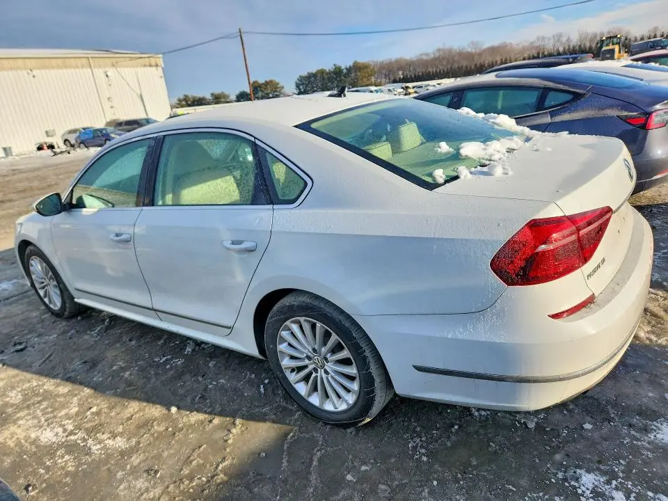 2017 VOLKSWAGEN PASSAT SE  