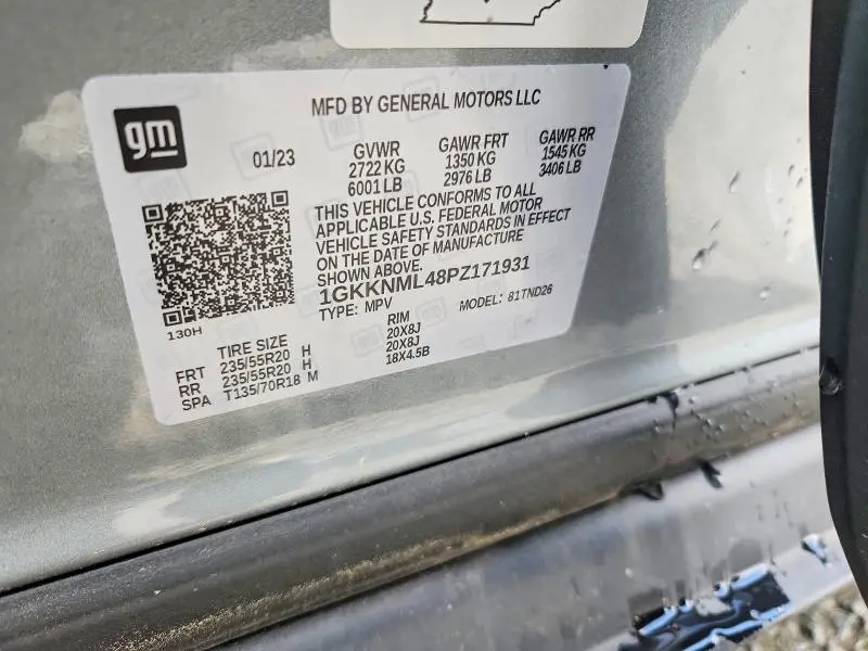 2023 GMC ACADIA SLT  